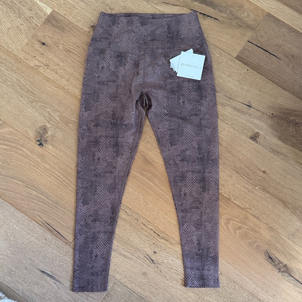 Beyond Yoga Textured Brown Leggings
